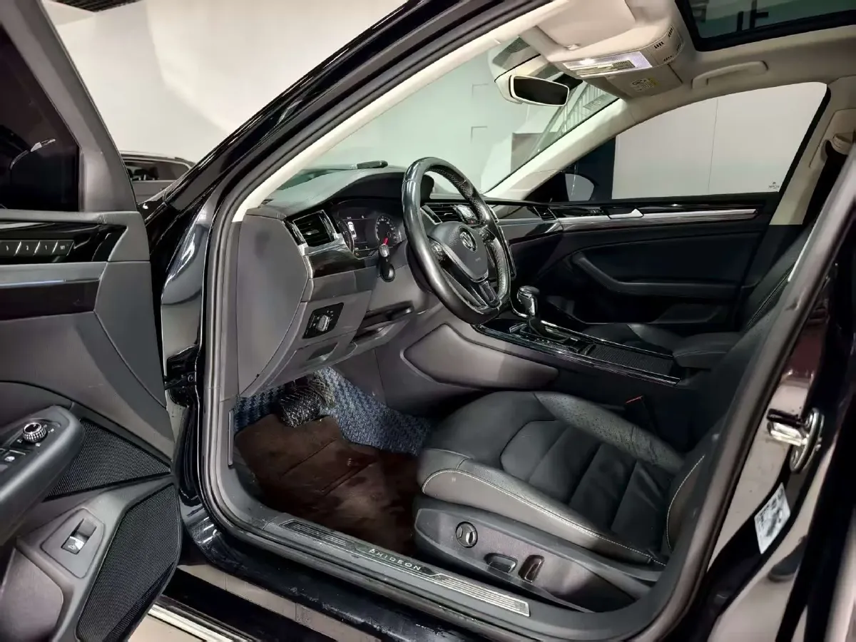 2018 Volkswagen Phideon 2.0T 224HP L4 7DCT,autocango,china used car exporter,china ev exporter,chinese used car exporter,chinese used ev exporter