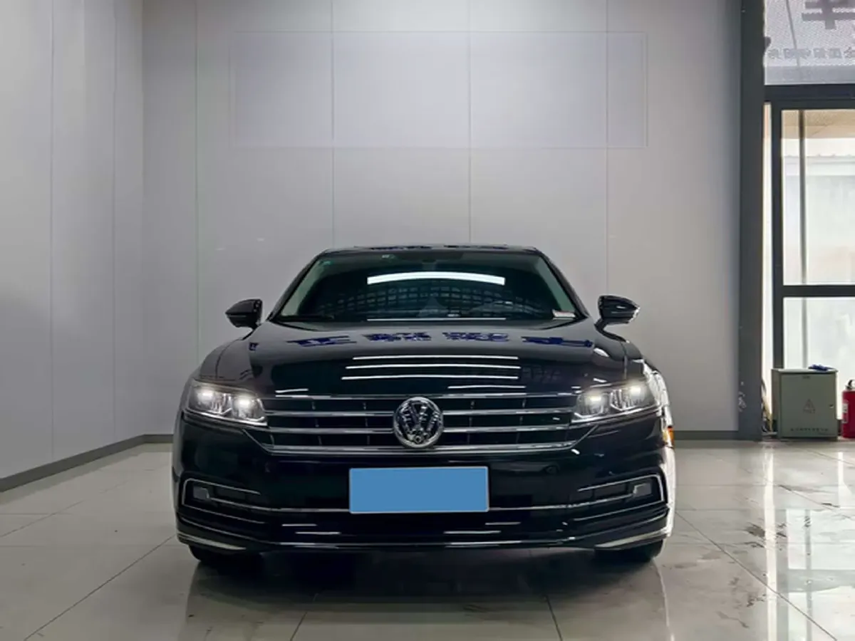 2018 Volkswagen Phideon 2.0T 224HP L4 7DCT,autocango,china used car exporter,china ev exporter,chinese used car exporter,chinese used ev exporter
