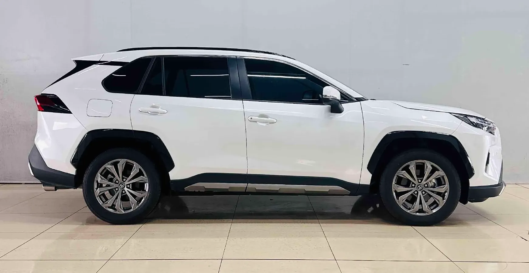 2024 Toyota RAV4 2.0L 171HP L4 CVT,autocango,china used car exporter,china ev exporter,chinese used car exporter,chinese used ev exporter