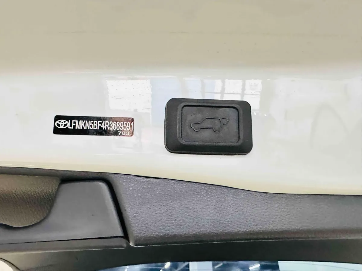 2024 Toyota RAV4 2.0L 171HP L4 CVT,autocango,china used car exporter,china ev exporter,chinese used car exporter,chinese used ev exporter