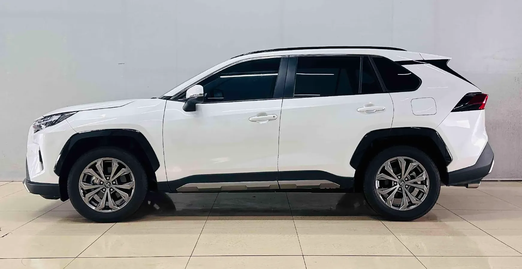 2024 Toyota RAV4 2.0L 171HP L4 CVT,autocango,china used car exporter,china ev exporter,chinese used car exporter,chinese used ev exporter