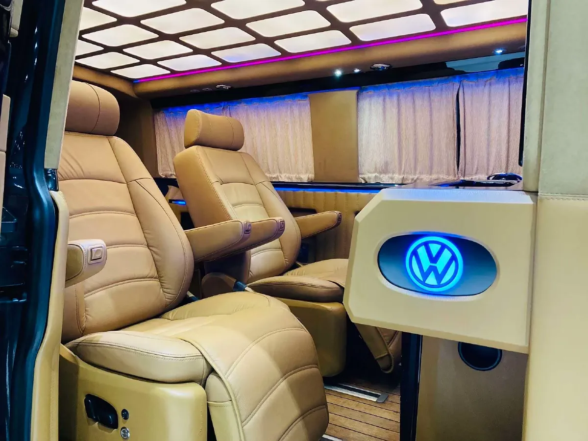 2015 Volkswagen Caravelle 2.0T 204HP L4 7DCT,autocango,china used car exporter,china ev exporter,chinese used car exporter,chinese used ev exporter