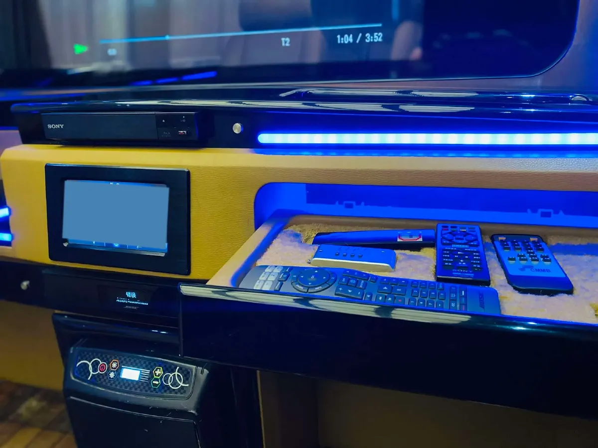 2015 Volkswagen Caravelle 2.0T 204HP L4 7DCT,autocango,china used car exporter,china ev exporter,chinese used car exporter,chinese used ev exporter