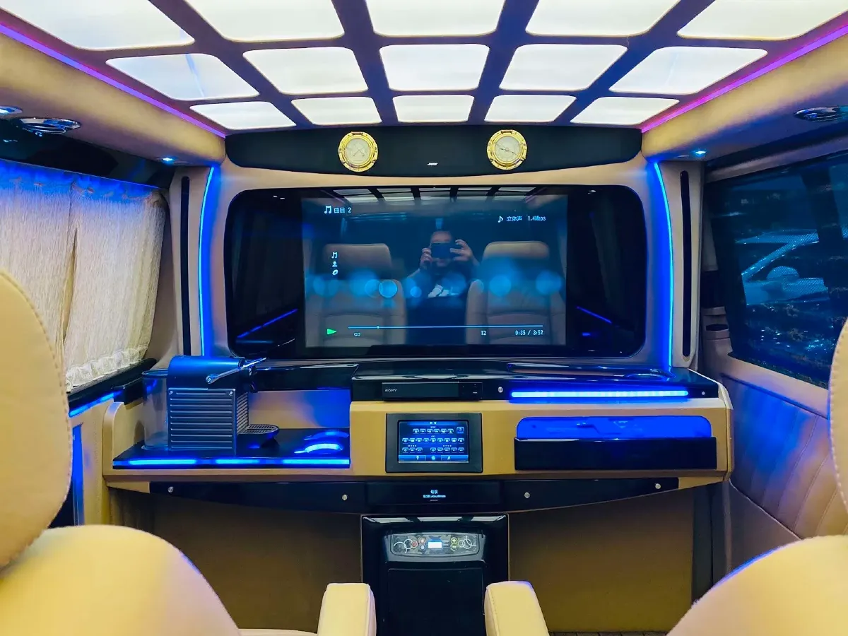 2015 Volkswagen Caravelle 2.0T 204HP L4 7DCT,autocango,china used car exporter,china ev exporter,chinese used car exporter,chinese used ev exporter