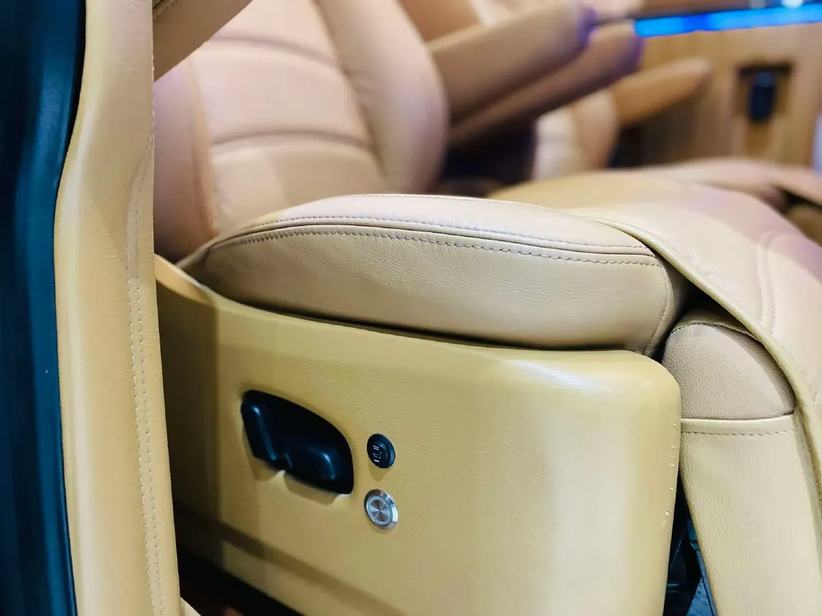 2015 Volkswagen Caravelle 2.0T 204HP L4 7DCT,autocango,china used car exporter,china ev exporter,chinese used car exporter,chinese used ev exporter