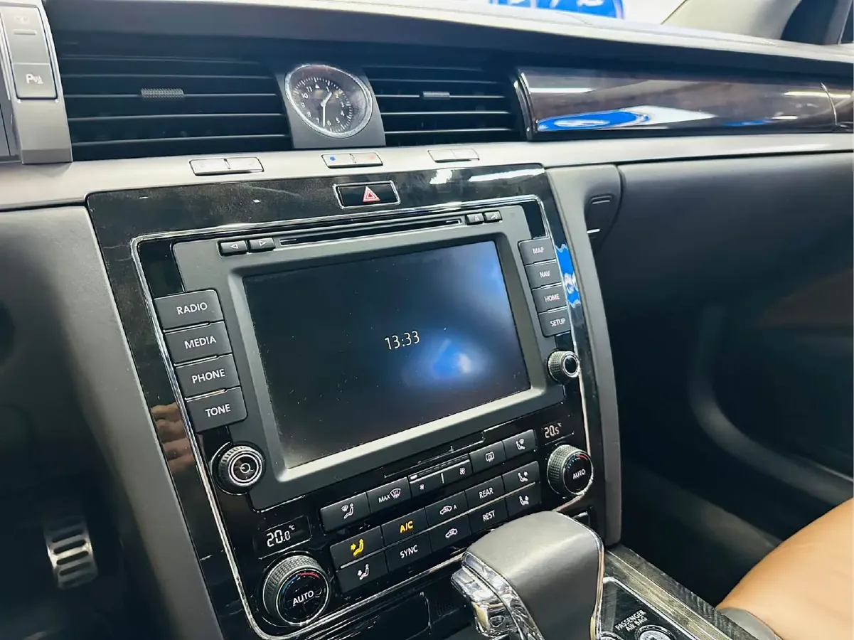 2015 Volkswagen Pheaton 3.0L 250HP V6 6AT,autocango,china used car exporter,china ev exporter,chinese used car exporter,chinese used ev exporter