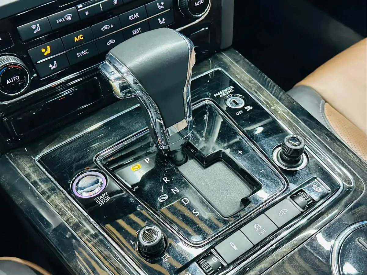 2015 Volkswagen Pheaton 3.0L 250HP V6 6AT,autocango,china used car exporter,china ev exporter,chinese used car exporter,chinese used ev exporter