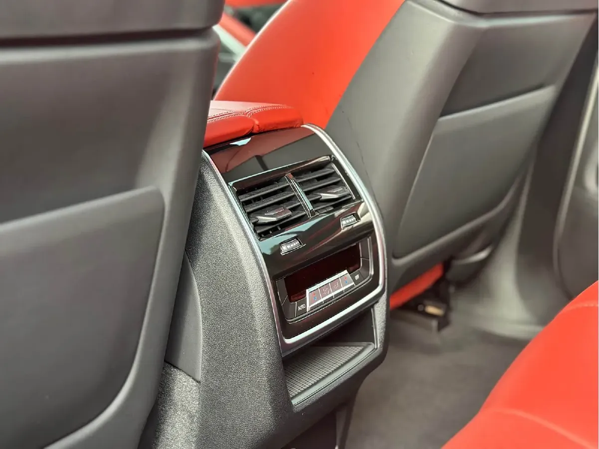 2022 BMW X5 M 4.4T 600HP V8 8AT,autocango,china used car exporter,china ev exporter,chinese used car exporter,chinese used ev exporter