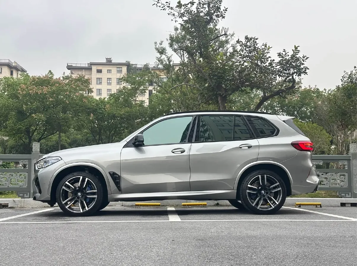 2022 BMW X5 M 4.4T 600HP V8 8AT,autocango,china used car exporter,china ev exporter,chinese used car exporter,chinese used ev exporter