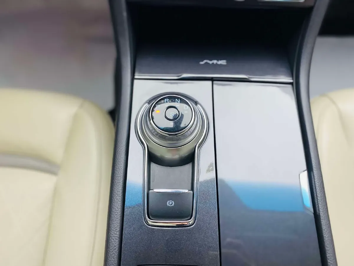 2015 Ford Taurus 2.7T 329HP V6 6AT,autocango,china used car exporter,china ev exporter,chinese used car exporter,chinese used ev exporter