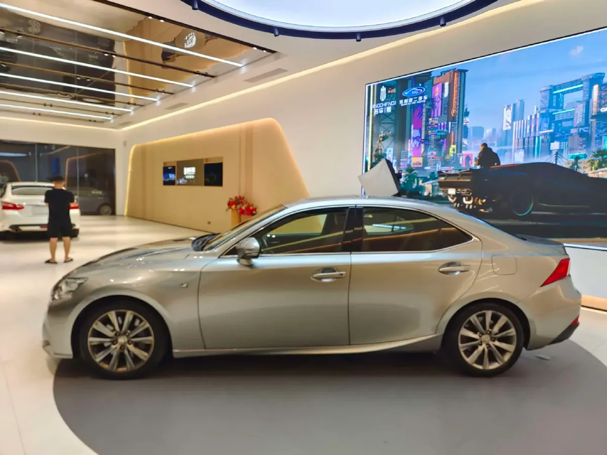 2015 Lexus IS 2.0T 245HP L4 8AT,autocango,china used car exporter,china ev exporter,chinese used car exporter,chinese used ev exporter