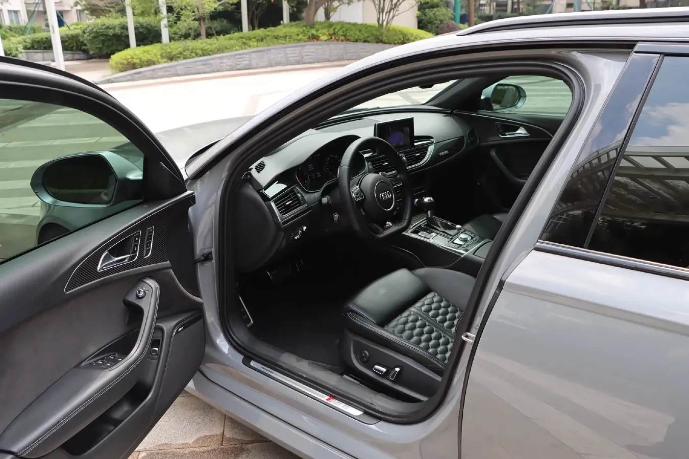 2016 Audi RS 6 4.0T 560HP V8 8AT,autocango,china used car exporter,china ev exporter,chinese used car exporter,chinese used ev exporter