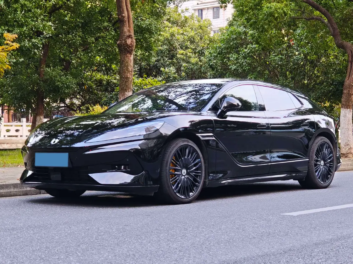 2024 Denza DenzaZ9GT 2.0T 207HP L4 E-CVT PHEV 38.5KWH