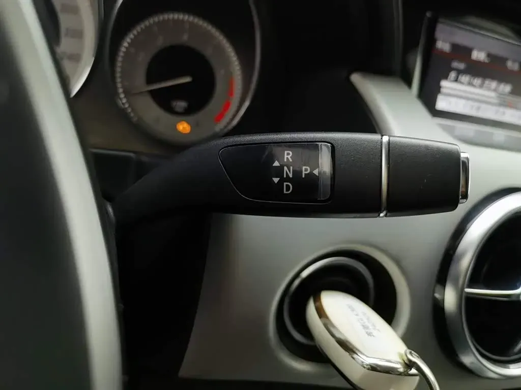 2013 Mercedes-Benz GLK Class 3.0L 245HP V6 7AT,autocango,china used car exporter,china ev exporter,chinese used car exporter,chinese used ev exporter