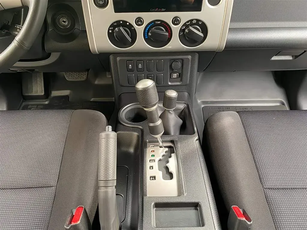 2013 Toyota FJ Cruiser 4.0L 272HP V6 5AT,autocango,china used car exporter,china ev exporter,chinese used car exporter,chinese used ev exporter