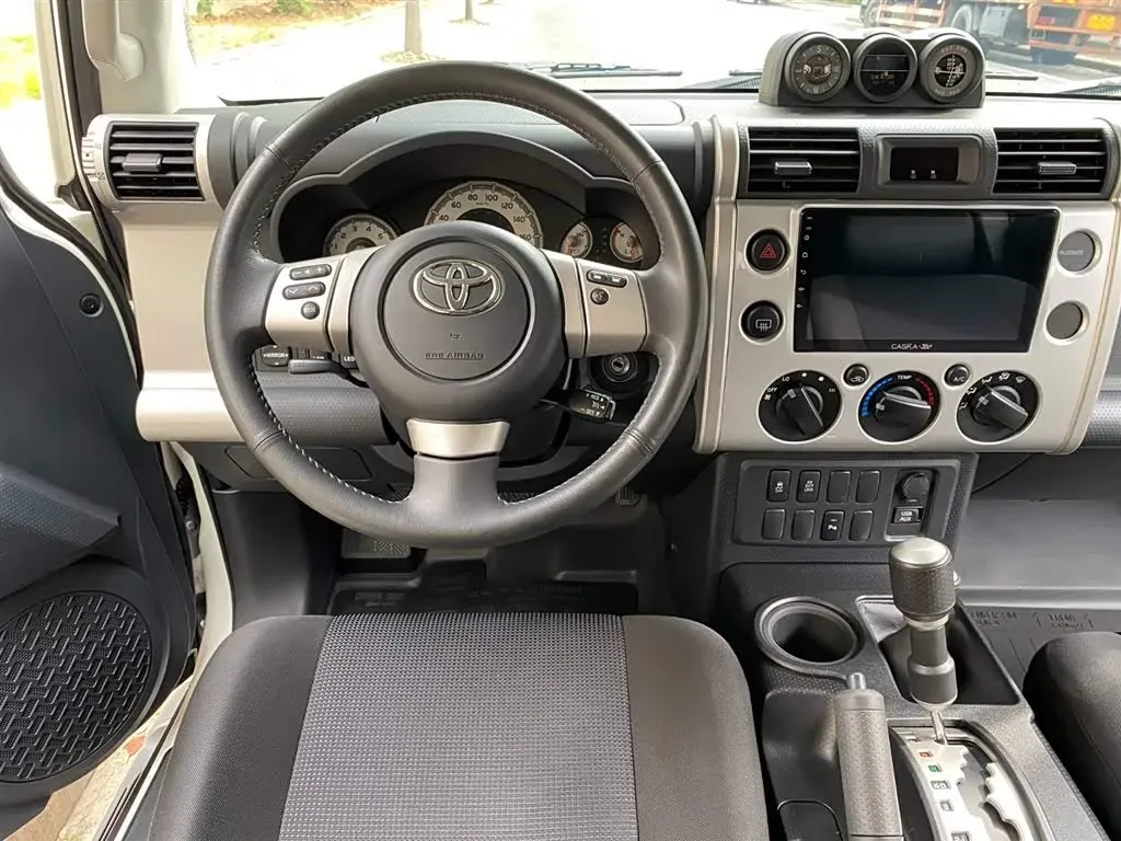 2013 Toyota FJ Cruiser 4.0L 272HP V6 5AT,autocango,china used car exporter,china ev exporter,chinese used car exporter,chinese used ev exporter