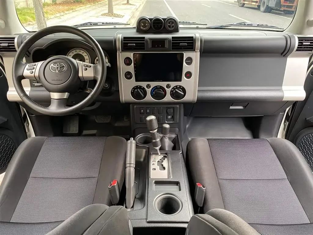 2013 Toyota FJ Cruiser 4.0L 272HP V6 5AT,autocango,china used car exporter,china ev exporter,chinese used car exporter,chinese used ev exporter