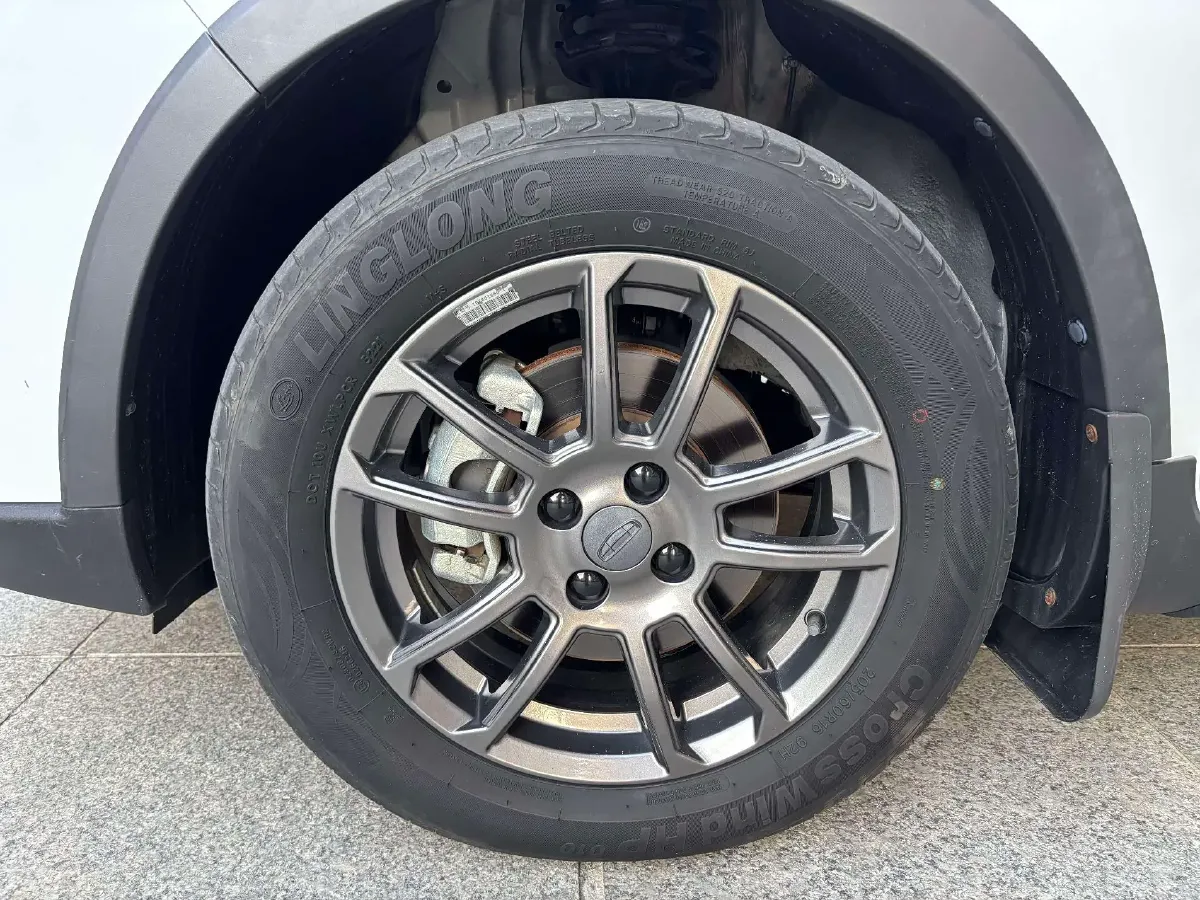 2021 Geely Vision X3 1.5L 109HP L4 CVT,autocango,china used car exporter,china ev exporter,chinese used car exporter,chinese used ev exporter