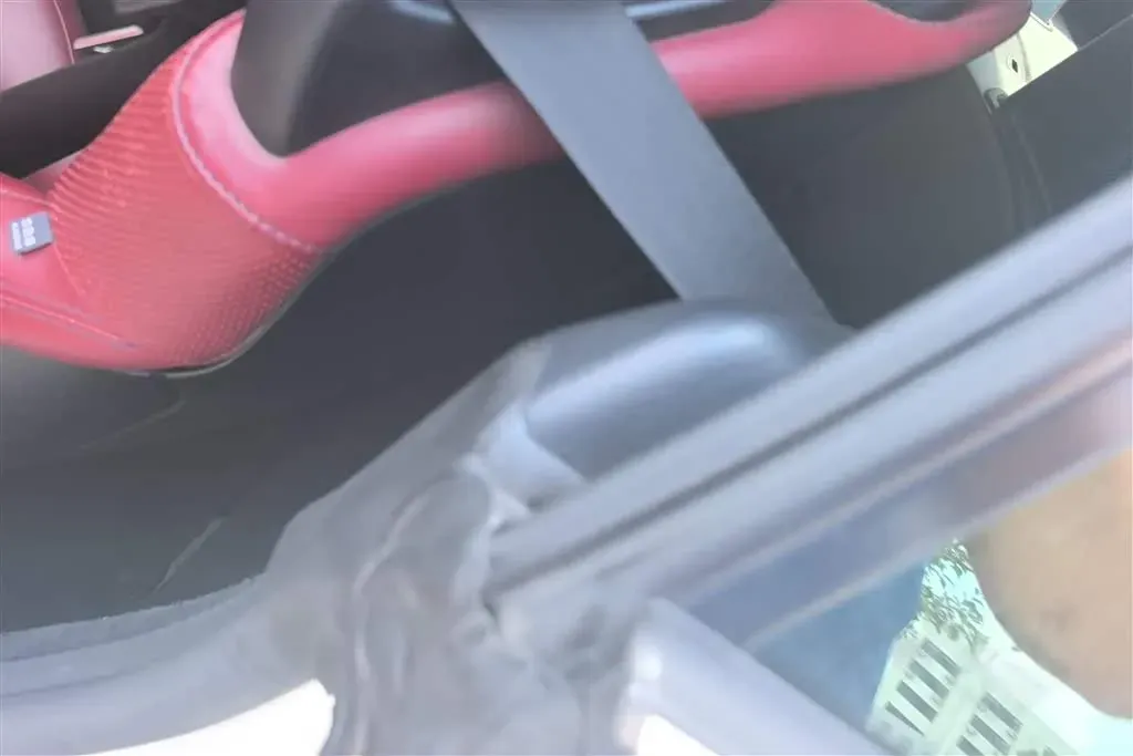 2011 Mercedes-Benz SLK Class 1.8T 184HP L4 7AT,autocango,china used car exporter,china ev exporter,chinese used car exporter,chinese used ev exporter