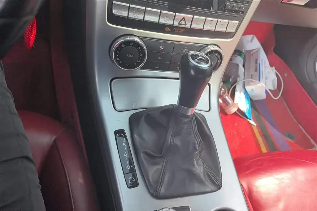 2011 Mercedes-Benz SLK Class 1.8T 184HP L4 7AT,autocango,china used car exporter,china ev exporter,chinese used car exporter,chinese used ev exporter