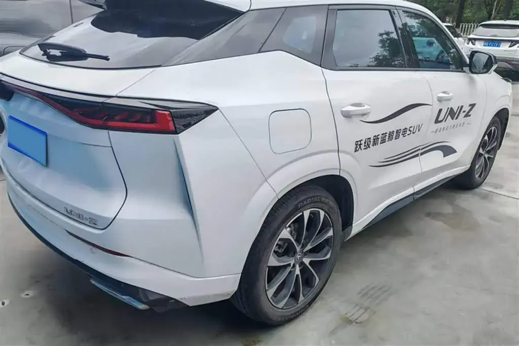 2024 CHANGAN UNI-Z thumbnail 3