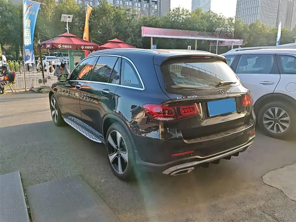 2021 MERCEDES-BENZ GLC thumbnail 4