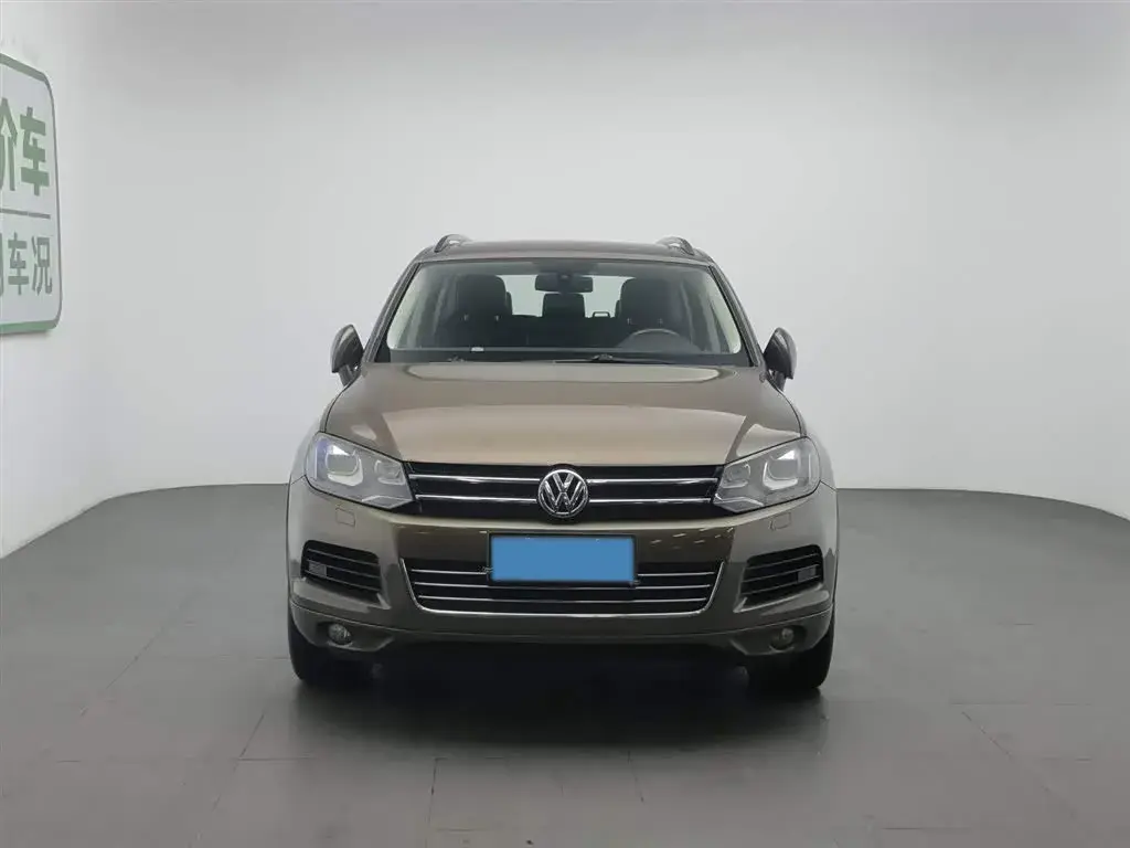 2011 VOLKSWAGEN TOUAREG thumbnail 3