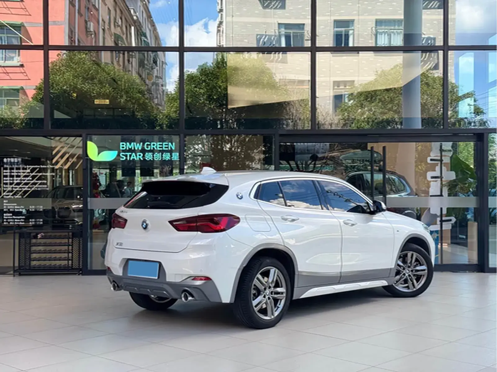 2021 BMW X2 thumbnail 4