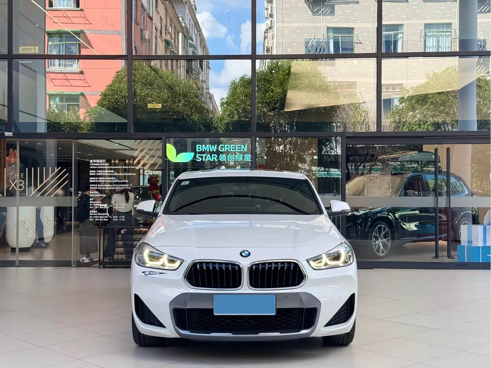 2021 BMW X2 thumbnail 2