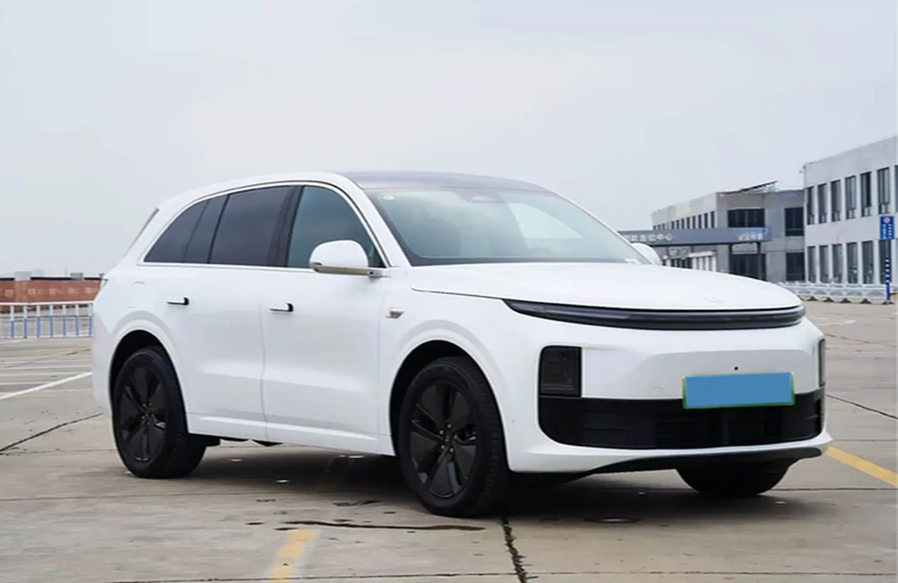 2024 LI L6 thumbnail 3