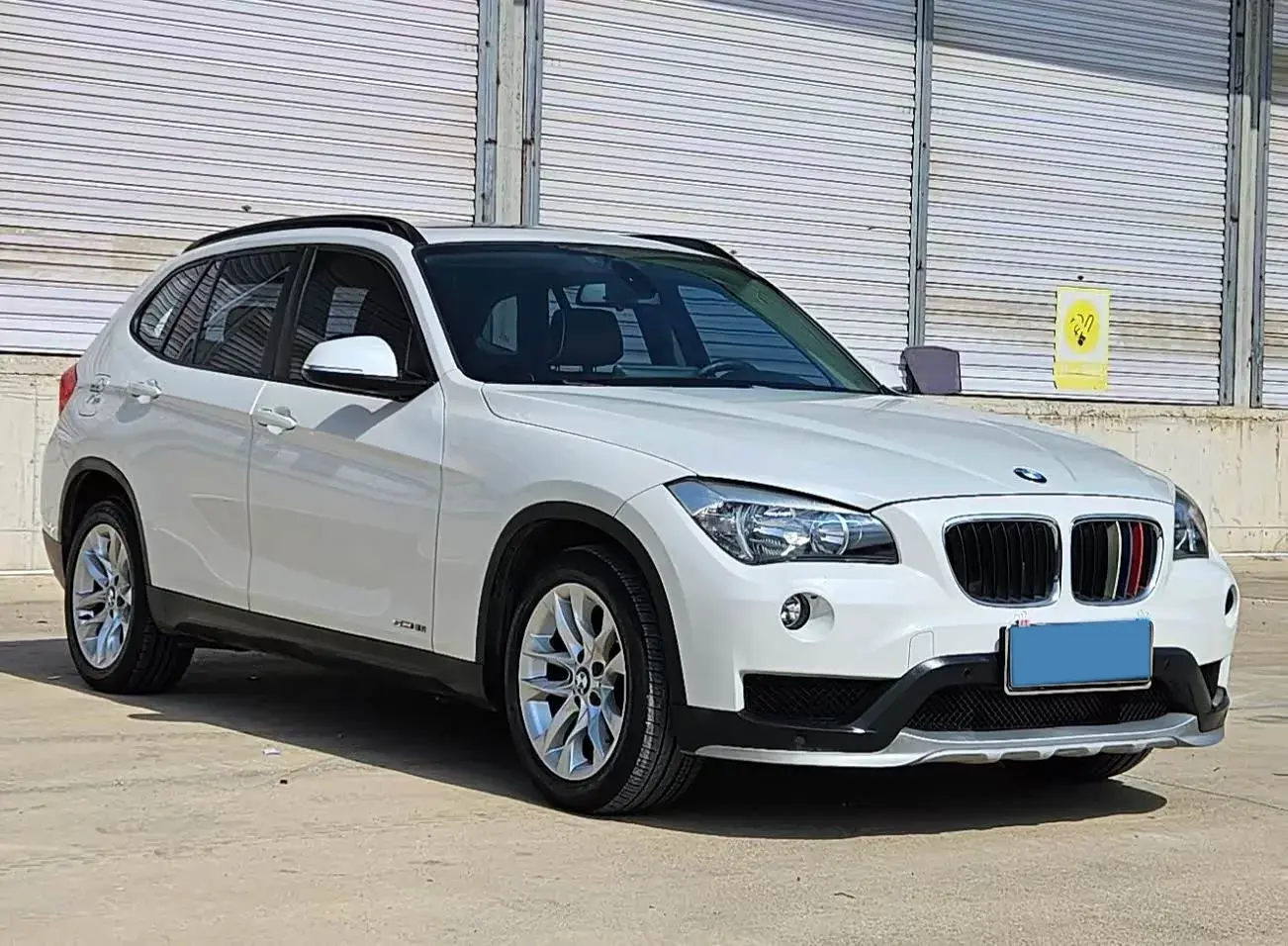2015 BMW X1 thumbnail 3