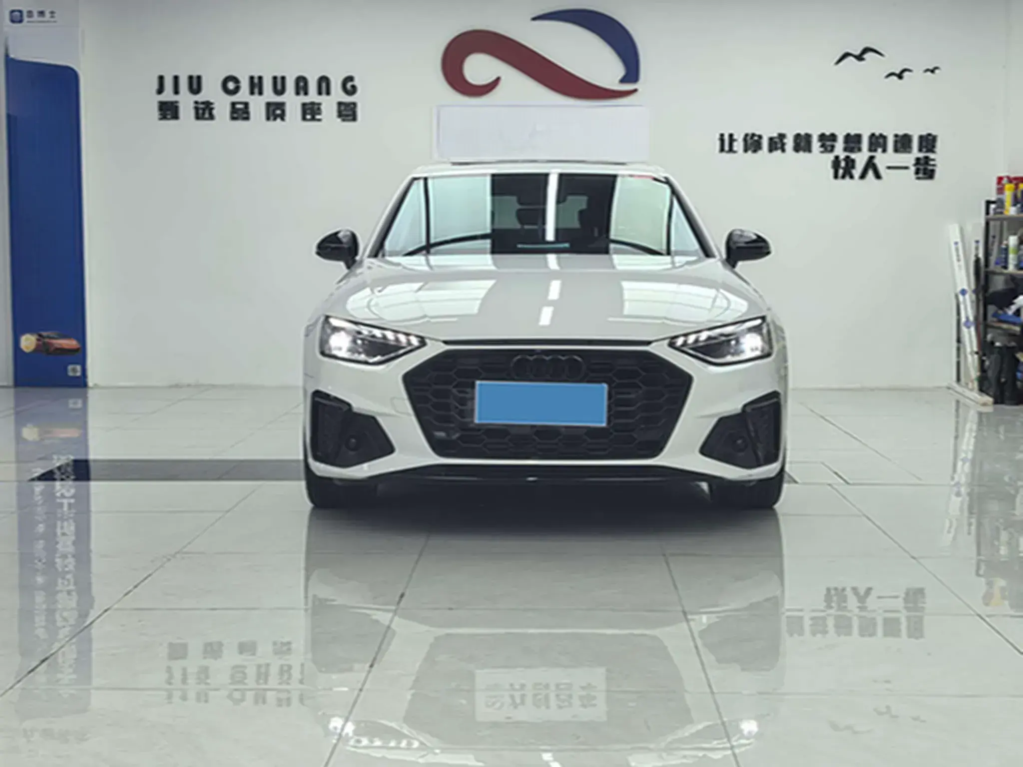 2022 AUDI A4L view 1