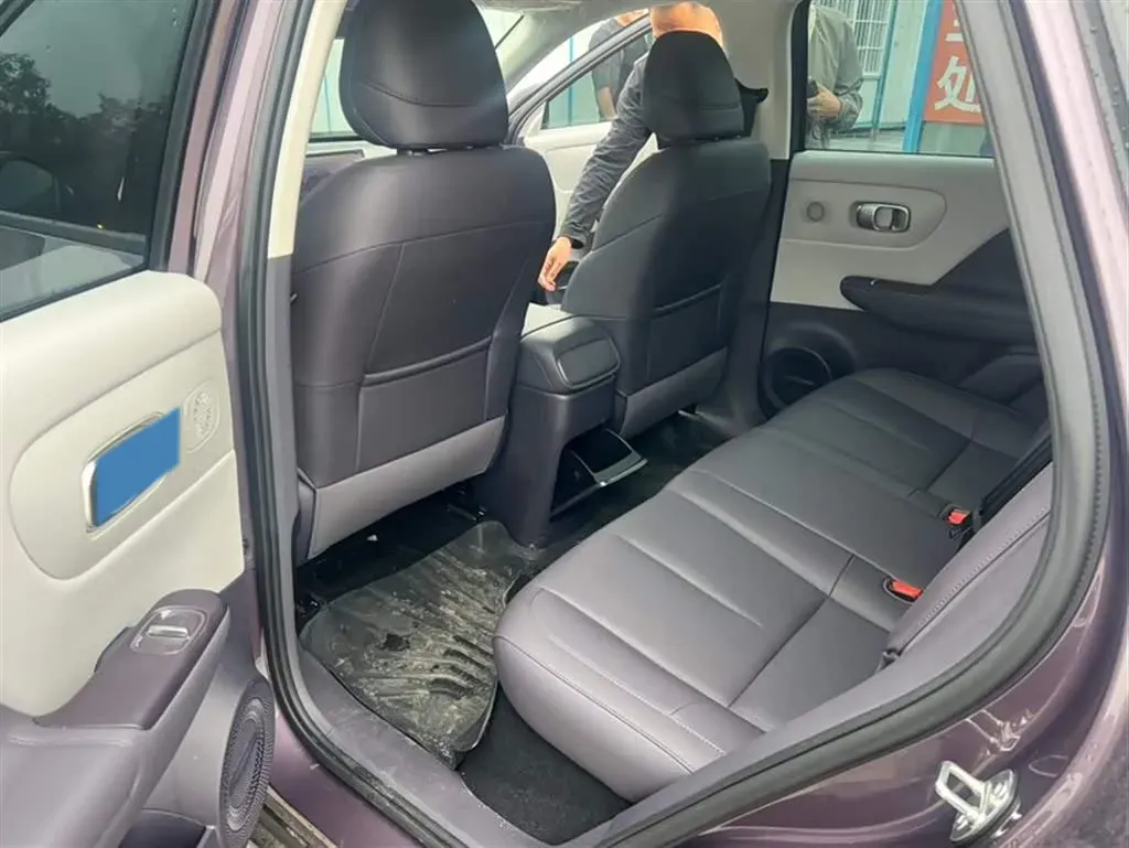 2025 Leapmotor B10 BEV 56.2KWH,autocango,china used car exporter,china ev exporter,chinese used car exporter,chinese used ev exporter