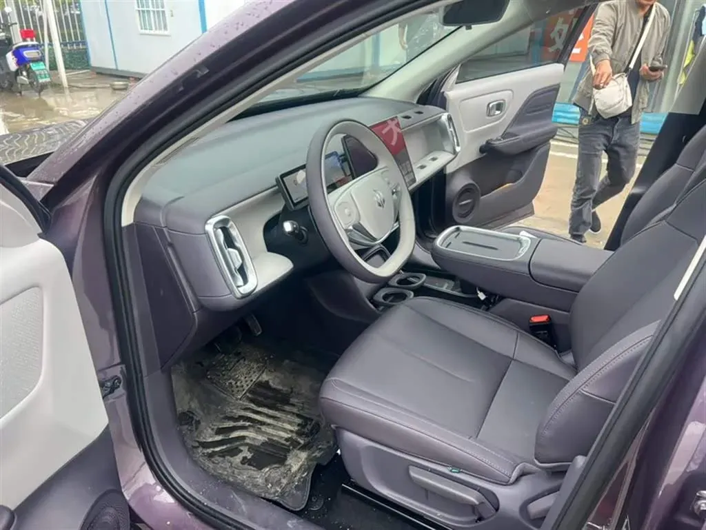 2025 Leapmotor B10 BEV 56.2KWH,autocango,china used car exporter,china ev exporter,chinese used car exporter,chinese used ev exporter