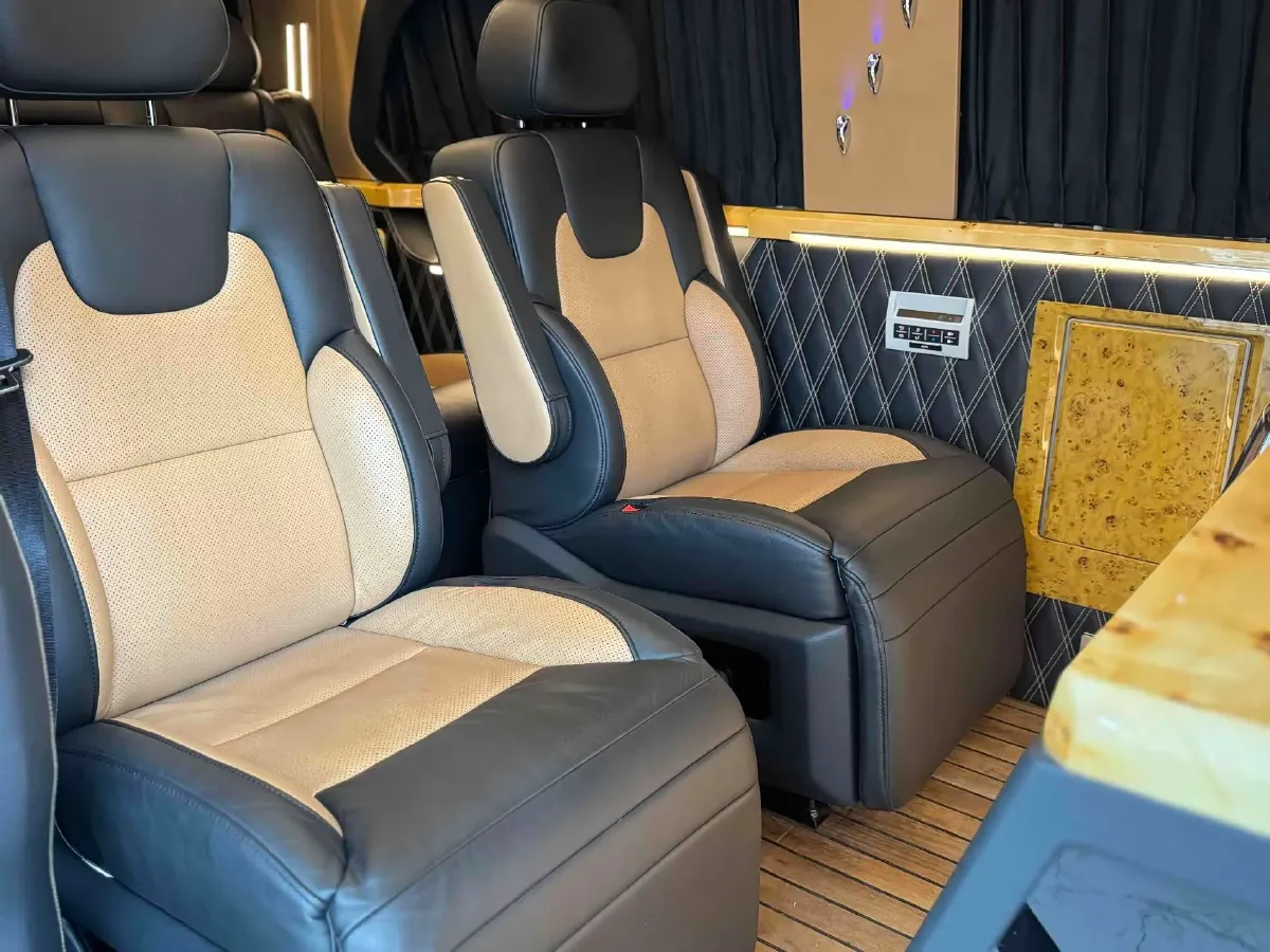 2019 Volkswagen Multivan 2.0T 204HP L4 7DCT,autocango,china used car exporter,china ev exporter,chinese used car exporter,chinese used ev exporter