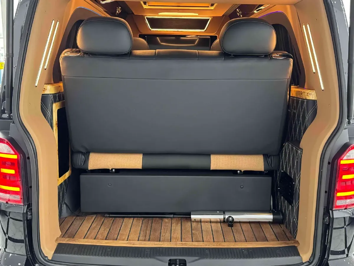 2019 Volkswagen Multivan 2.0T 204HP L4 7DCT,autocango,china used car exporter,china ev exporter,chinese used car exporter,chinese used ev exporter