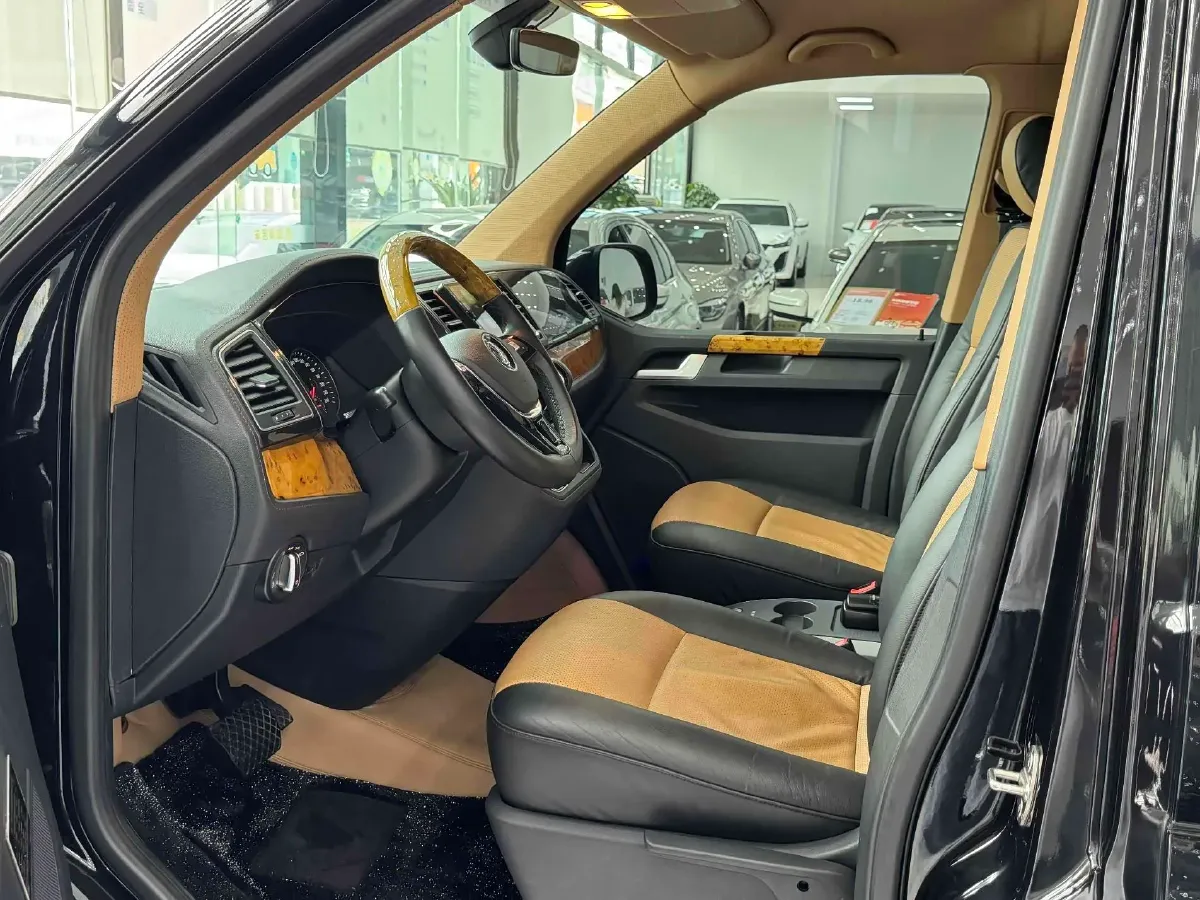 2019 Volkswagen Multivan 2.0T 204HP L4 7DCT,autocango,china used car exporter,china ev exporter,chinese used car exporter,chinese used ev exporter