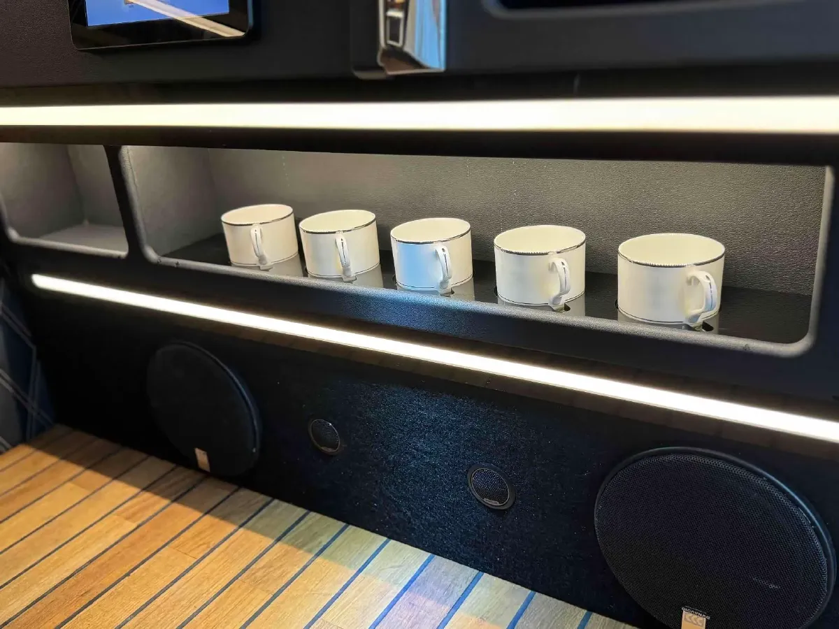 2019 Volkswagen Multivan 2.0T 204HP L4 7DCT,autocango,china used car exporter,china ev exporter,chinese used car exporter,chinese used ev exporter