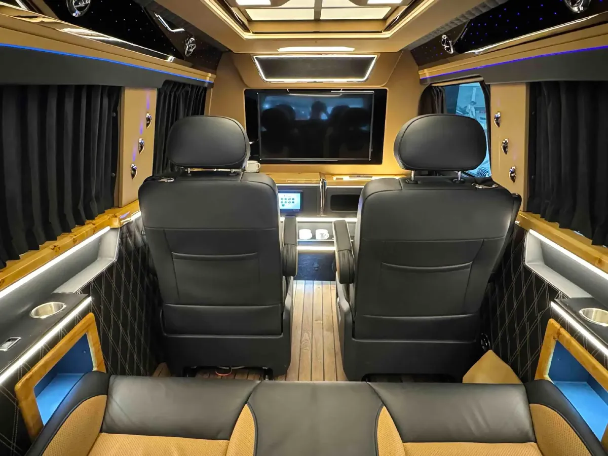 2019 Volkswagen Multivan 2.0T 204HP L4 7DCT,autocango,china used car exporter,china ev exporter,chinese used car exporter,chinese used ev exporter