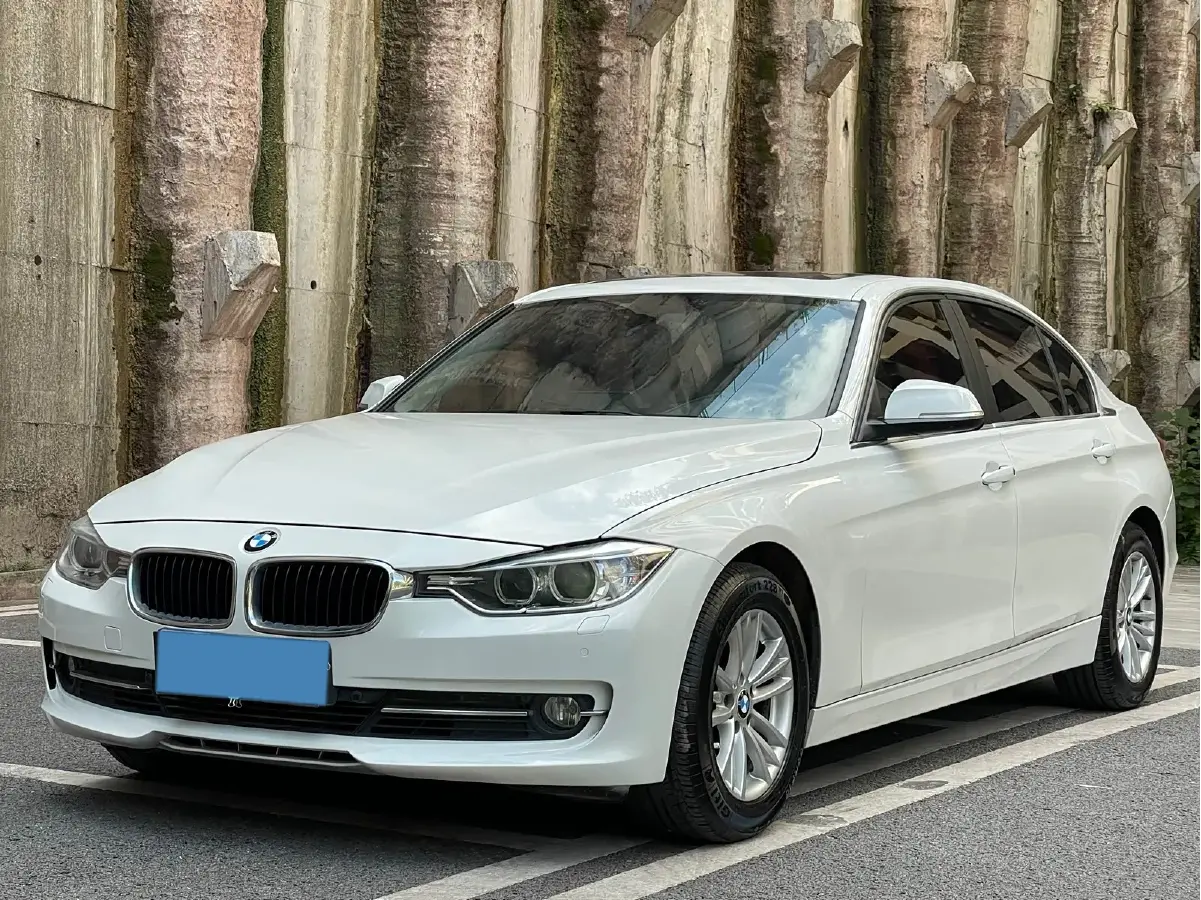 2014 BMW 3 Series 2.0T 184HP L4 8AT