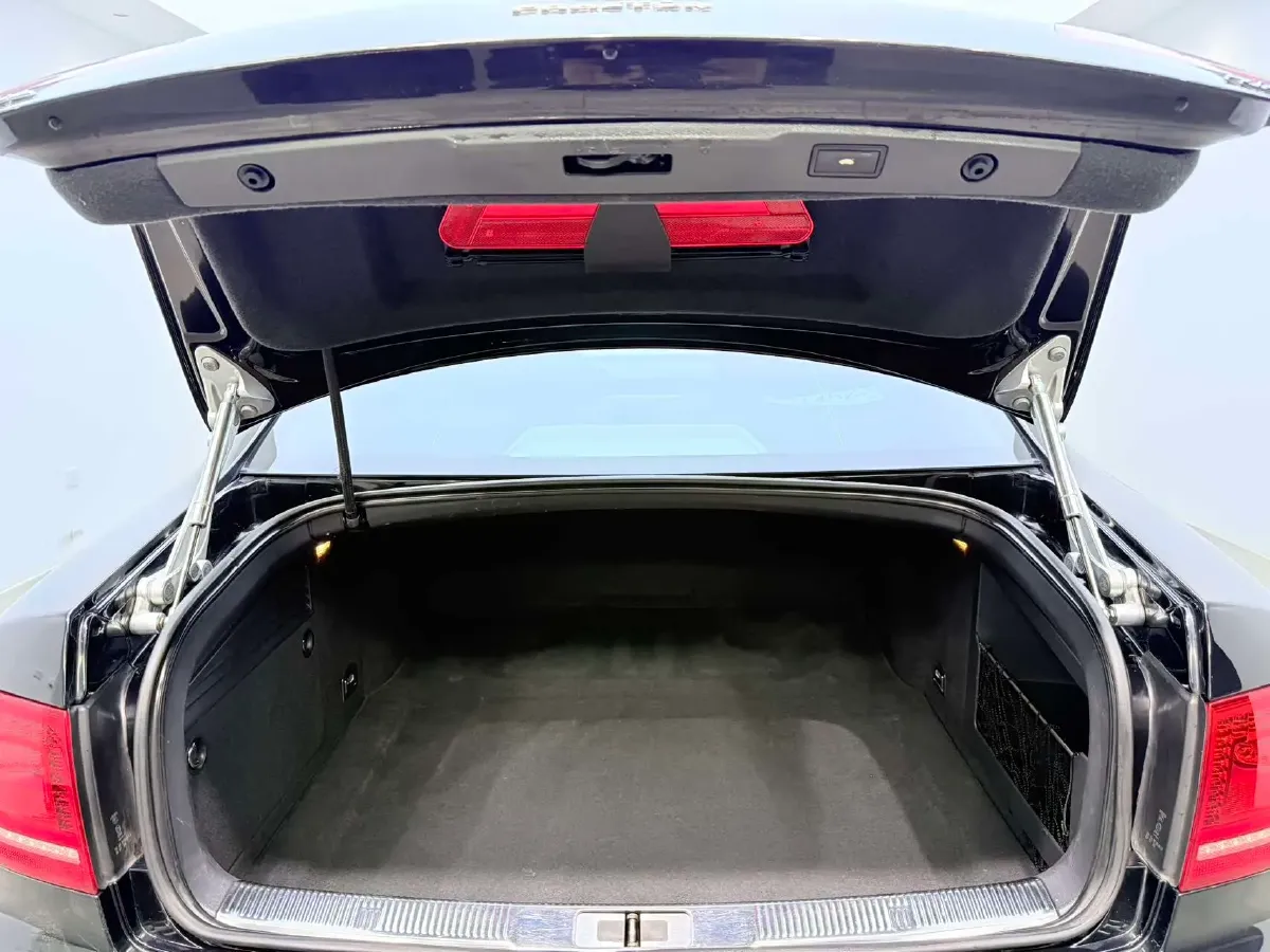 2012 Volkswagen Pheaton 4.2L 335HP V8 6AT,autocango,china used car exporter,china ev exporter,chinese used car exporter,chinese used ev exporter