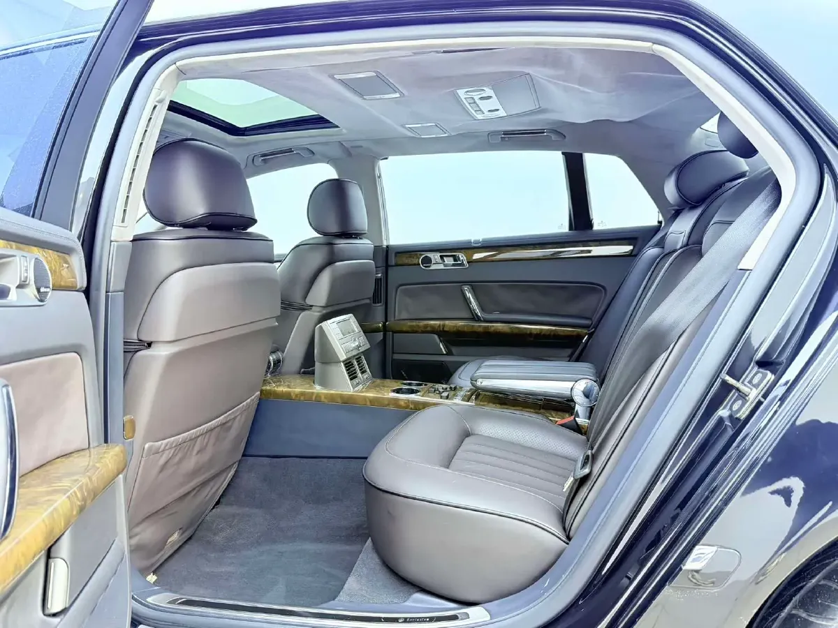 2012 Volkswagen Pheaton 4.2L 335HP V8 6AT,autocango,china used car exporter,china ev exporter,chinese used car exporter,chinese used ev exporter