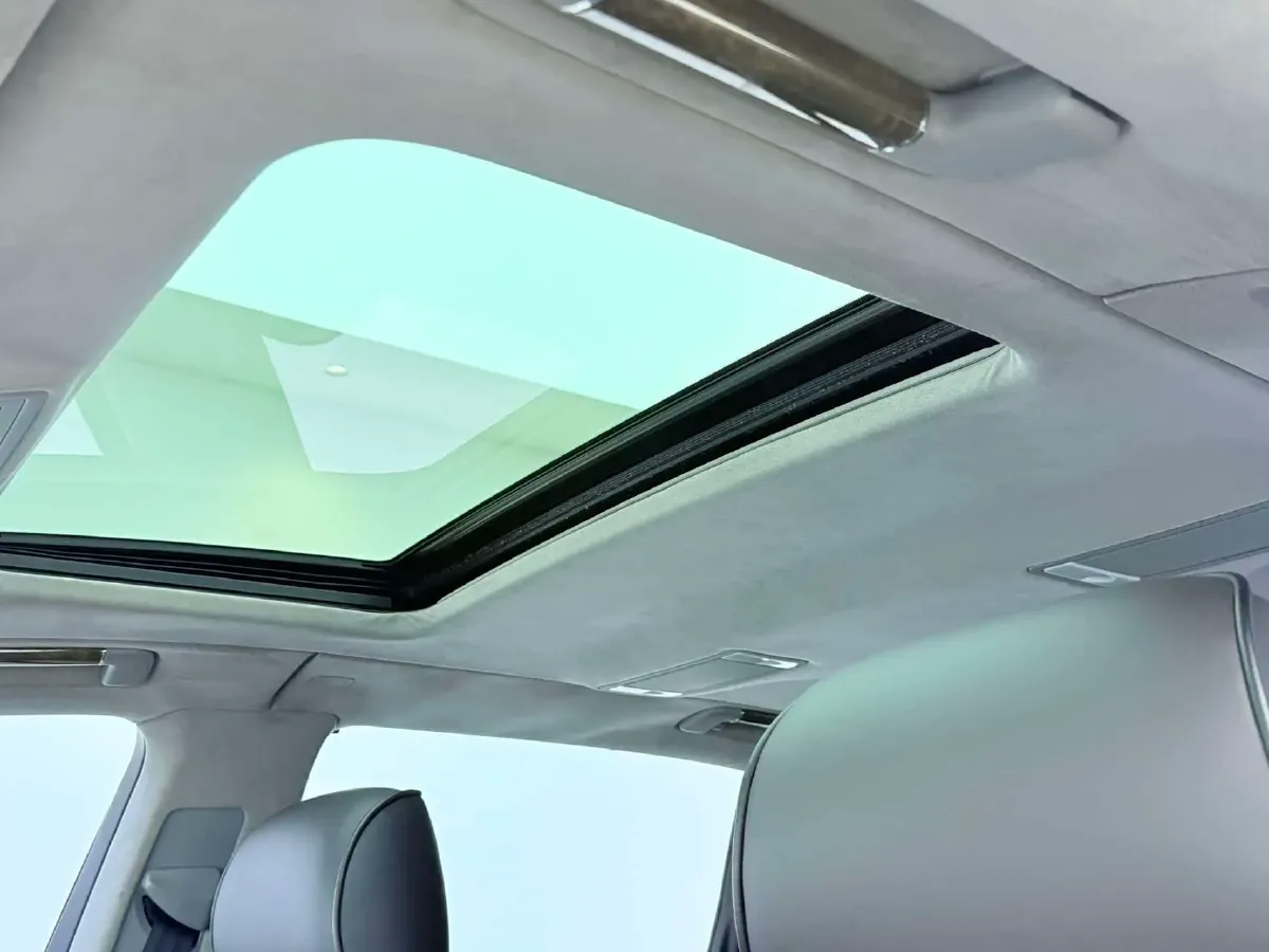 2012 Volkswagen Pheaton 4.2L 335HP V8 6AT,autocango,china used car exporter,china ev exporter,chinese used car exporter,chinese used ev exporter