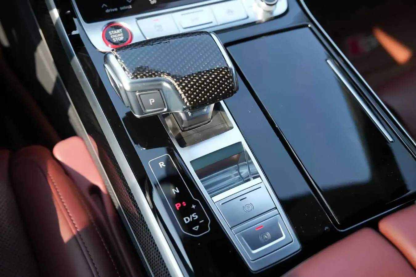 2021 Audi S8 4.0T 571HP V8 8AT,autocango,china used car exporter,china ev exporter,chinese used car exporter,chinese used ev exporter