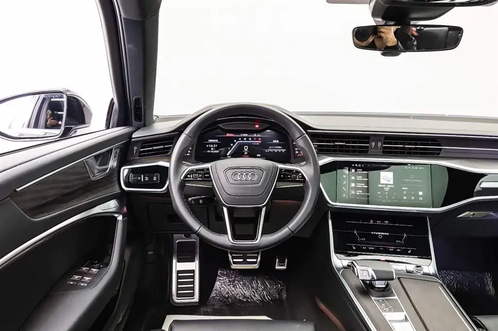 2025 Audi A6L 2.0T 245HP L4 7DCT,autocango,china used car exporter,china ev exporter,chinese used car exporter,chinese used ev exporter