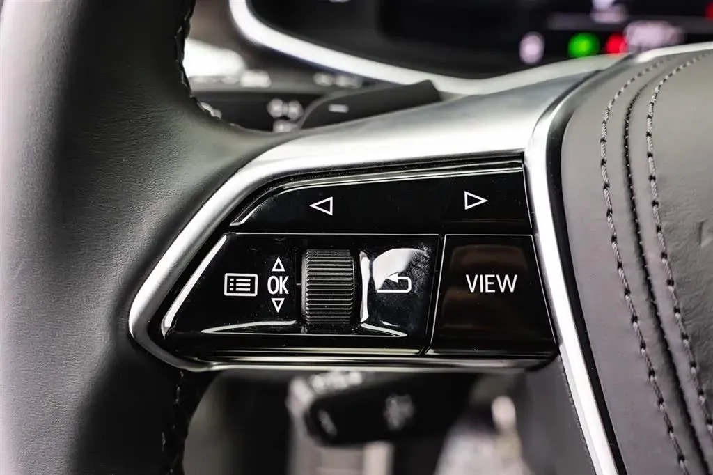 2025 Audi A6L 2.0T 245HP L4 7DCT,autocango,china used car exporter,china ev exporter,chinese used car exporter,chinese used ev exporter