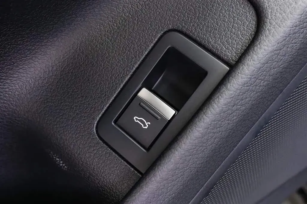 2025 Audi A6L 2.0T 245HP L4 7DCT,autocango,china used car exporter,china ev exporter,chinese used car exporter,chinese used ev exporter