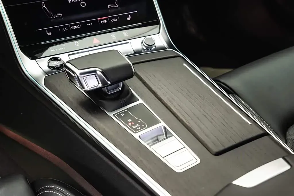 2025 Audi A6L 2.0T 245HP L4 7DCT,autocango,china used car exporter,china ev exporter,chinese used car exporter,chinese used ev exporter