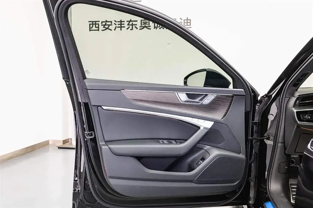 2025 Audi A6L 2.0T 245HP L4 7DCT,autocango,china used car exporter,china ev exporter,chinese used car exporter,chinese used ev exporter