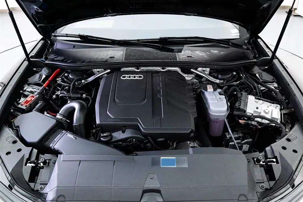 2025 Audi A6L 2.0T 245HP L4 7DCT,autocango,china used car exporter,china ev exporter,chinese used car exporter,chinese used ev exporter